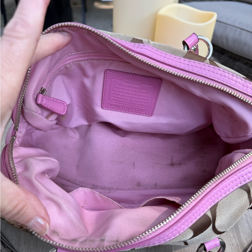 ~Coach~ Signature Satchel! - Picture 4 of 7